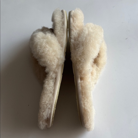 UGG Fluffy Flip Flop Sandal Slippers… - Picture 4 of 8